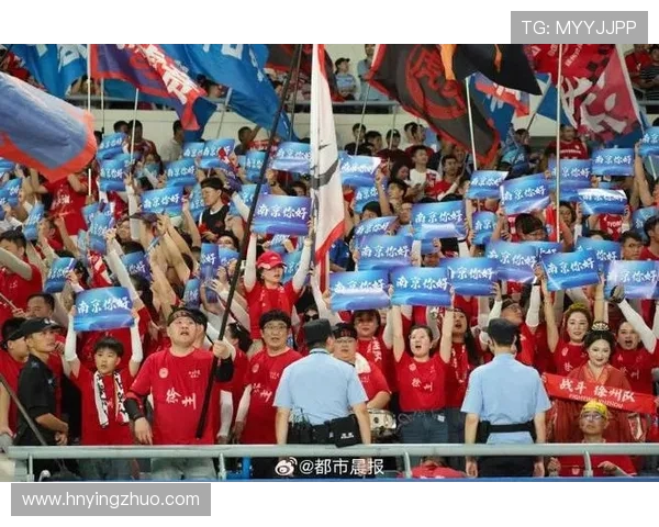 最红啦啦队出征苏超!激情助威点燃绿茵场 最红啦啦队出征苏超!激情助威点燃绿茵场